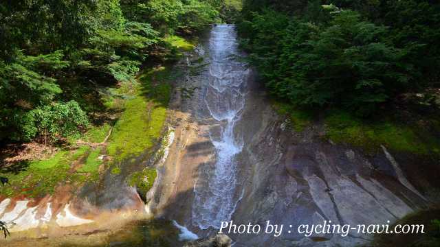 滑床渓谷 雪輪の滝