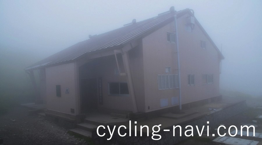 大山 山頂 避難小屋