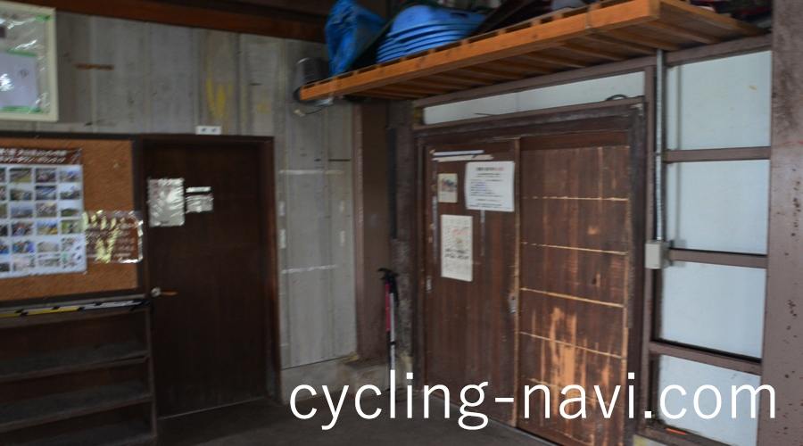 大山 山頂 避難小屋
